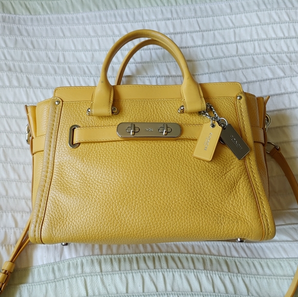 COACH Handbag Lemon Color 🍋 Love it 🍋 - Picture 9 of 10